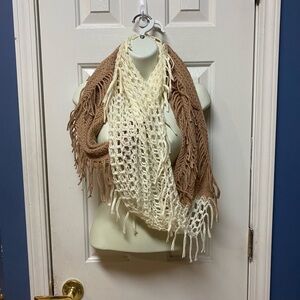 Steve Madden Infinity Scarf Tan & Ivory Acrylic One Size RN 98072.